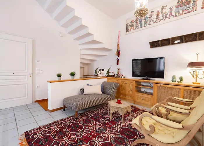 Athenian Getaway Villa In Plaka With Acropolis View By Athenian Homes
